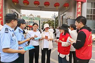 中国足球的老朋友！米卢现场观战国奥vs日本